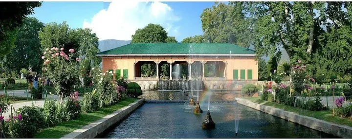 Шринагар: WelcomHeritage Gurkha Houseboats