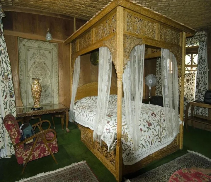 Шринагар: WelcomHeritage Gurkha Houseboats