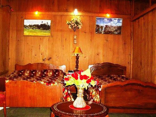 Шринагар: Almost Heaven Group of House Boats