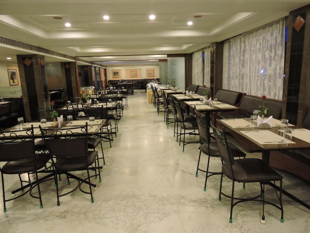 Тирупати: Hotel PLR Grand