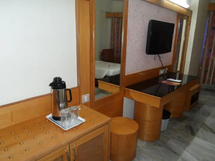 Тирупати: Hotel PLR Grand