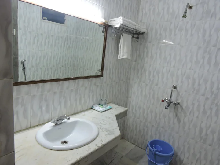 Тирупати: Hotel PLR Grand