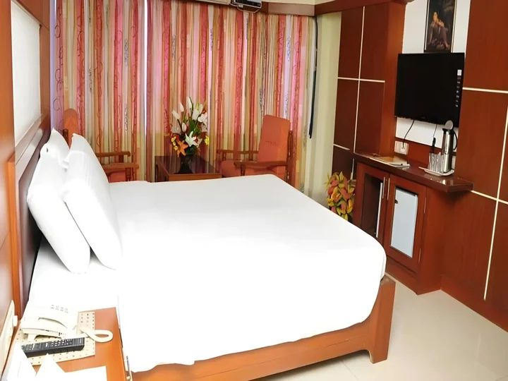 Тирупати: Hotel PLR Grand