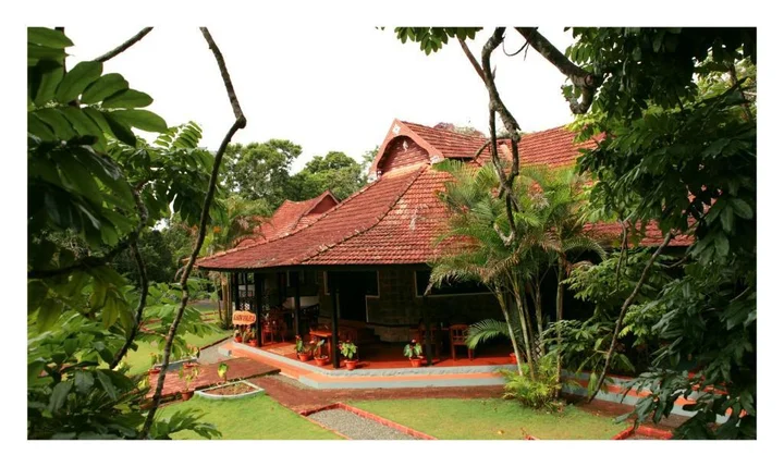 Куттикканам: KTDC Lake Palace Thekkady