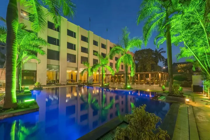 Бхубанешвар: The Hhi Bhubaneswar