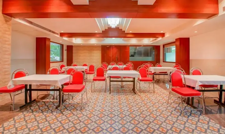 Нави-Мумбай: Hotel SriKrishna Paradise Thane Airoli