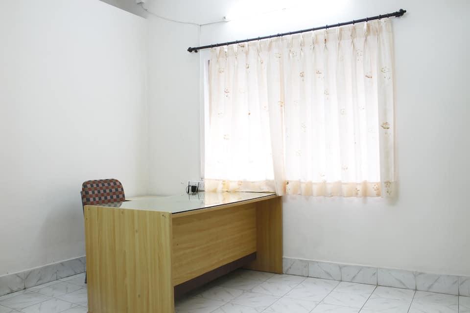 Vcare Service Apartments (Road No.10, Banjara Hills) — фото 1