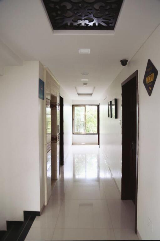 Пуна: OYO Premium Swargate