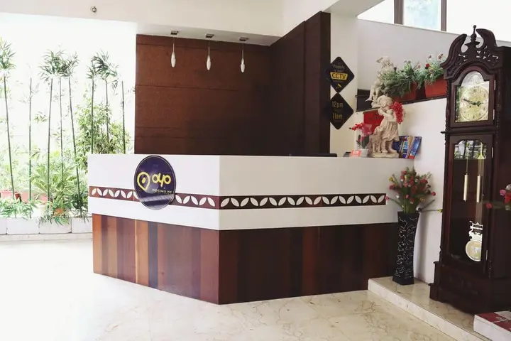 Пуна: OYO Premium Swargate