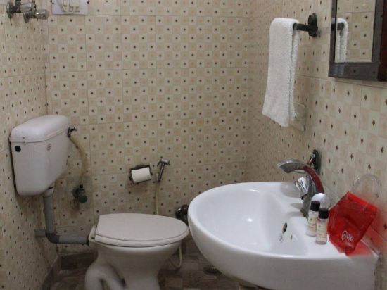 Нойда: OYO Rooms Noida Sector 12
