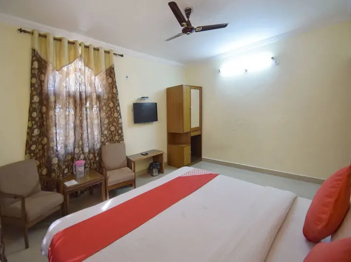Манали: OYO 10229 Hotel Crystal