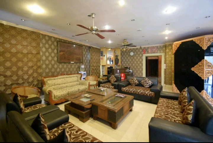 Шринагар: OYO 4642 Hotel Nishat View