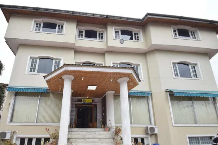 Шринагар: OYO 4642 Hotel Nishat View