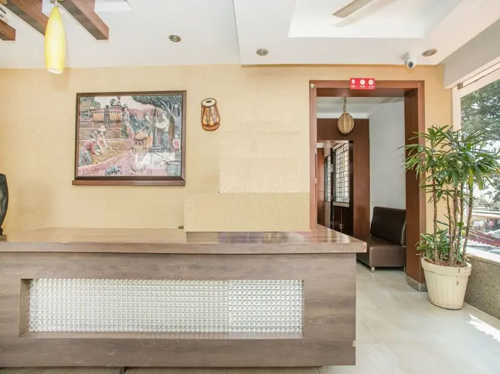 Бангалор: Oyo 3242 Status Fine Dine