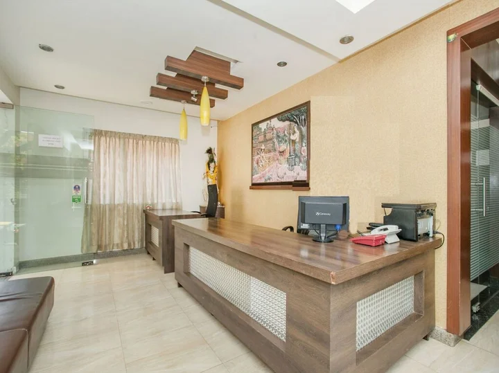 Бангалор: Oyo 3242 Status Fine Dine