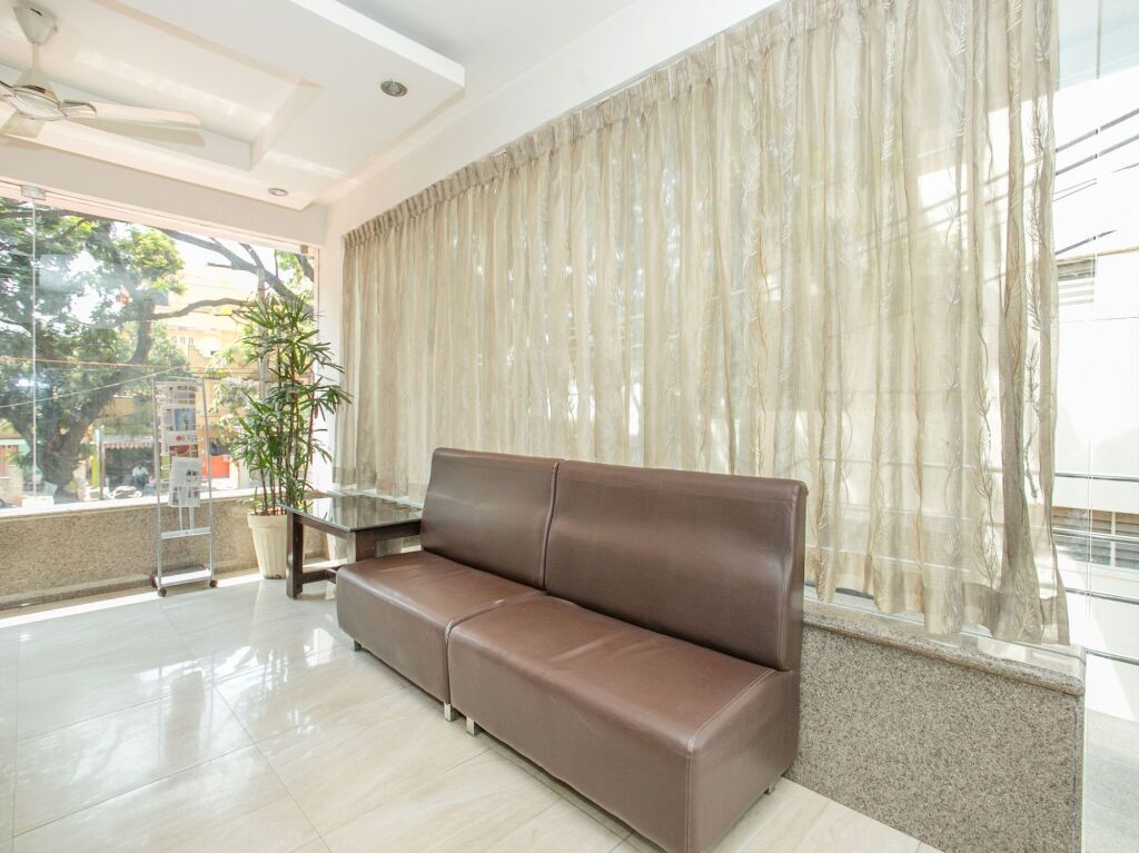 Бангалор: Oyo 3242 Status Fine Dine