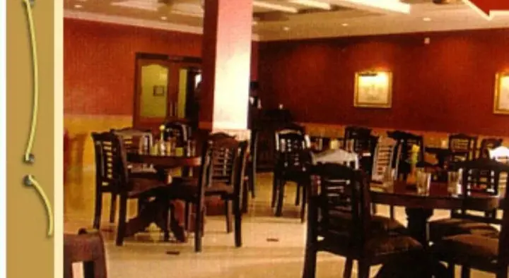 Атирапалли: Hotel Varsha International
