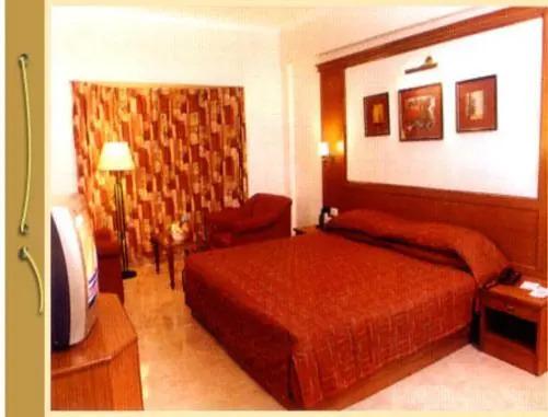 Атирапалли: Hotel Varsha International