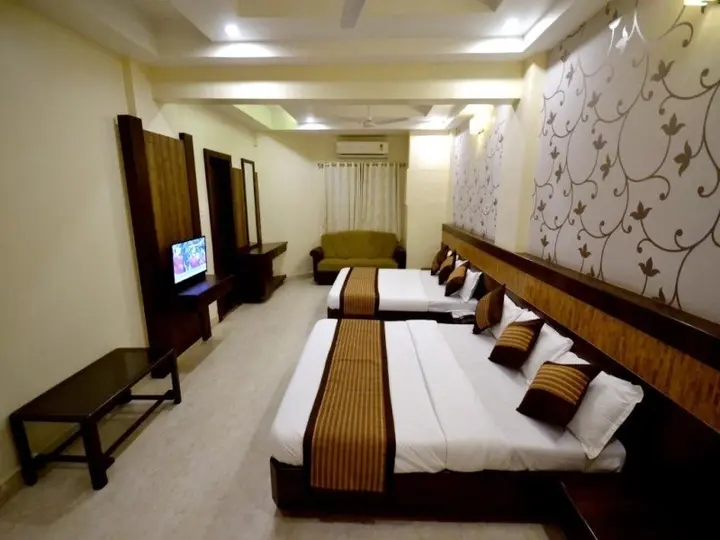Игатпури: hotel sai yatri