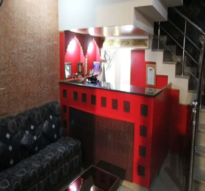 Катра: Hotel Red Rose