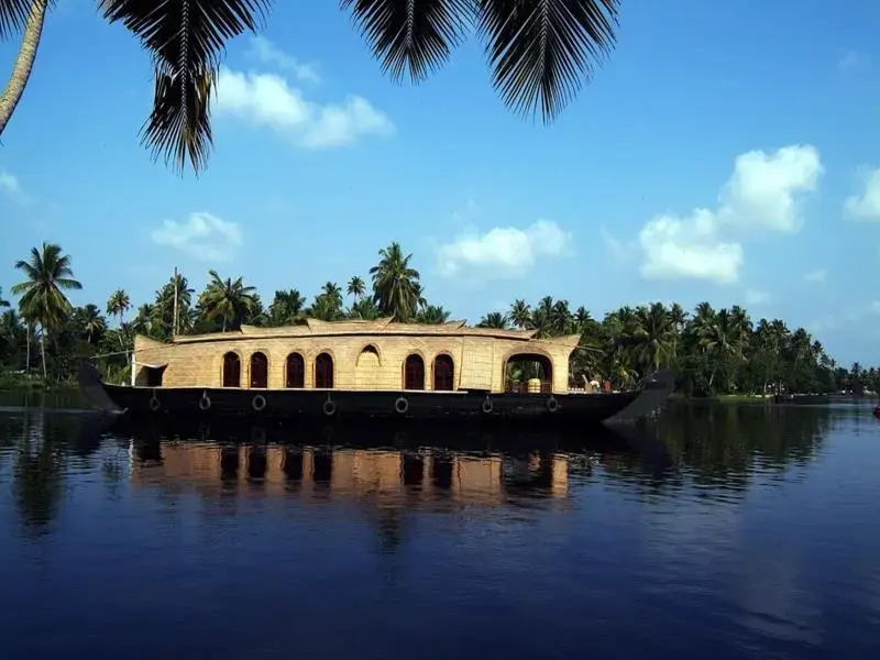 Кумараком: Grand Nirvana Super Luxury House Boat