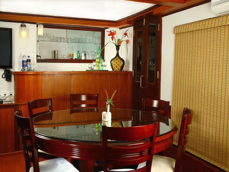Кумараком: Grand Nirvana Super Luxury House Boat