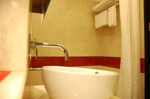 Гуруграм: Hotel Red Earth