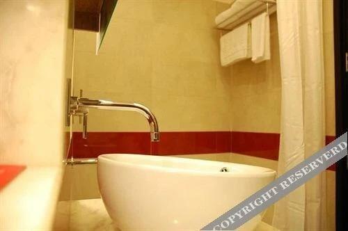 Гуруграм: Hotel Red Earth