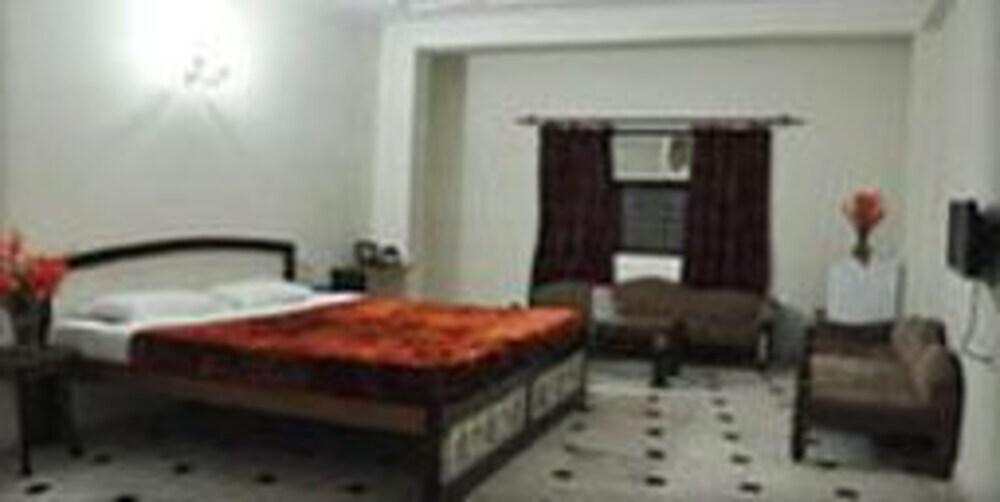 Hotel Dawat Palace — фото 1