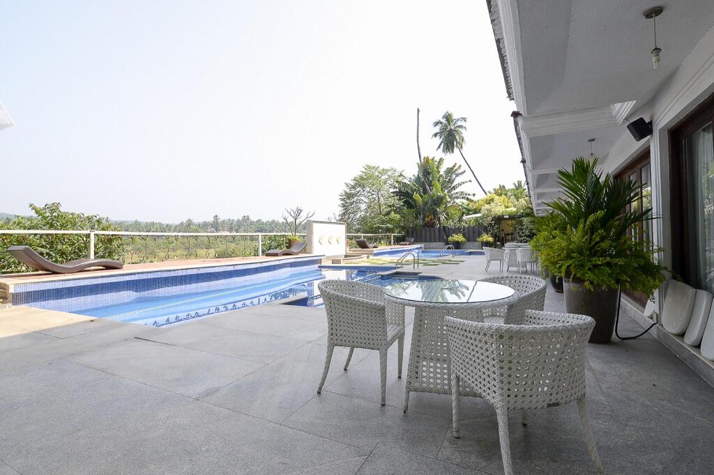Арпора: White Pearl Suites