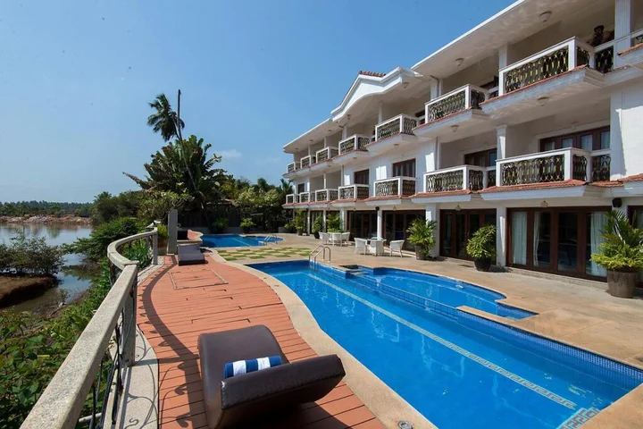 Арпора: White Pearl Suites