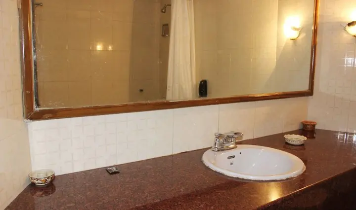 Чандигарх: OYO Premium Sector 26 Madhya Marg