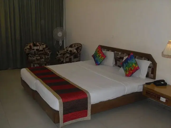 Чандигарх: OYO Premium Sector 26 Madhya Marg