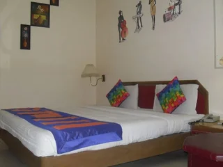 Чандигарх: OYO Premium Sector 26 Madhya Marg