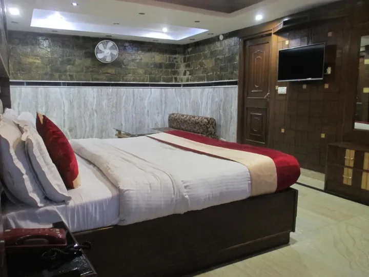 Массури: Hotel Luxmount