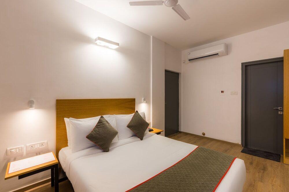 Бангалор: 16 Square Luxury Suites & Boutique