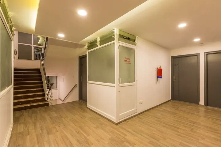 Бангалор: 16 Square Luxury Suites & Boutique