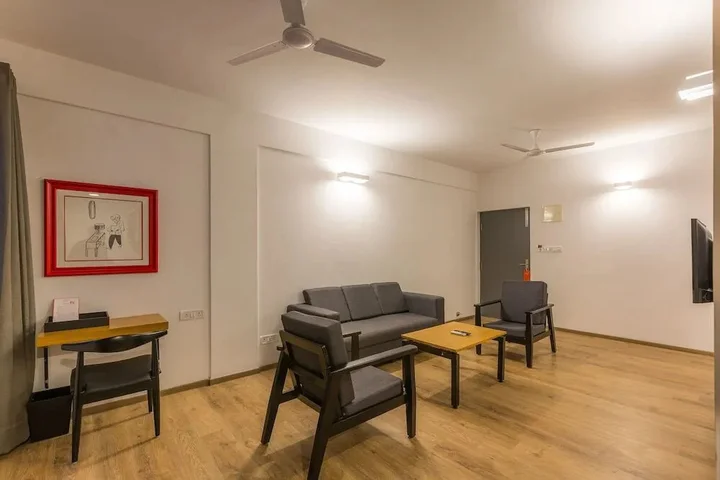 Бангалор: 16 Square Luxury Suites & Boutique