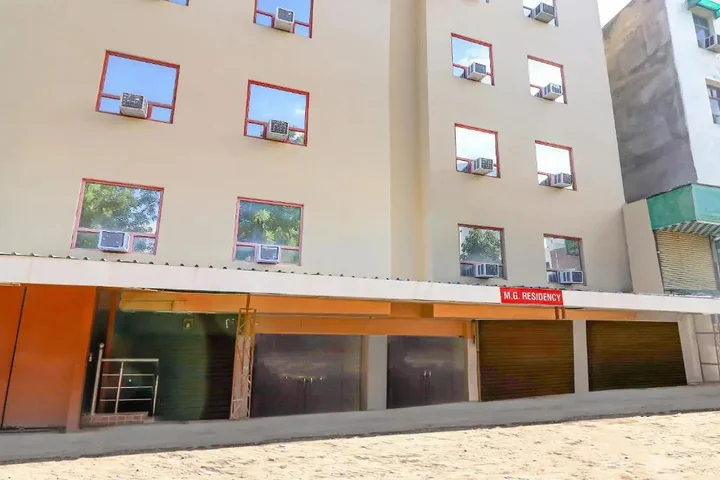 Агра: OYO 81365 Mg Residency