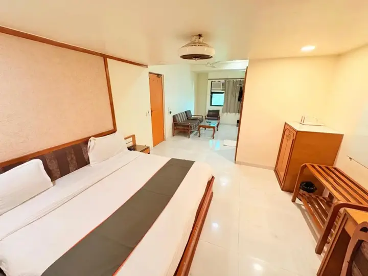 Сурендранагар: President Hotel