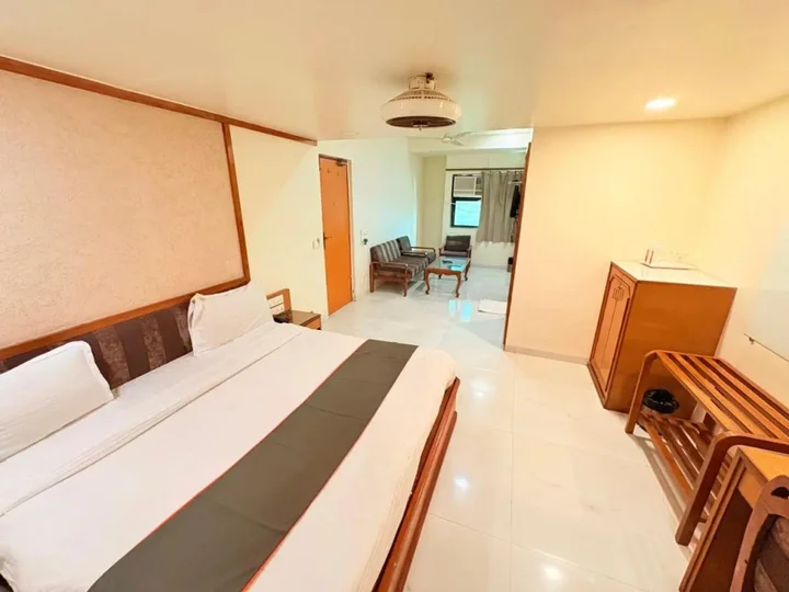 Сурендранагар: President Hotel