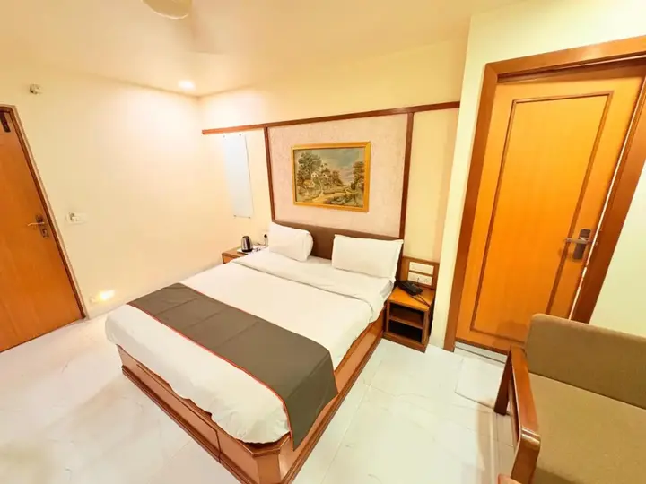 Сурендранагар: President Hotel