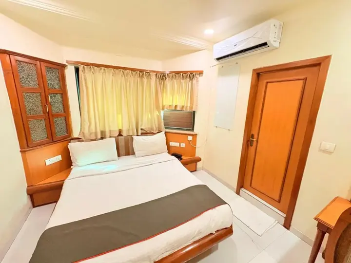 Сурендранагар: President Hotel