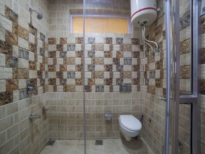 Шринагар: OYO 5174 Hotel Pamposh