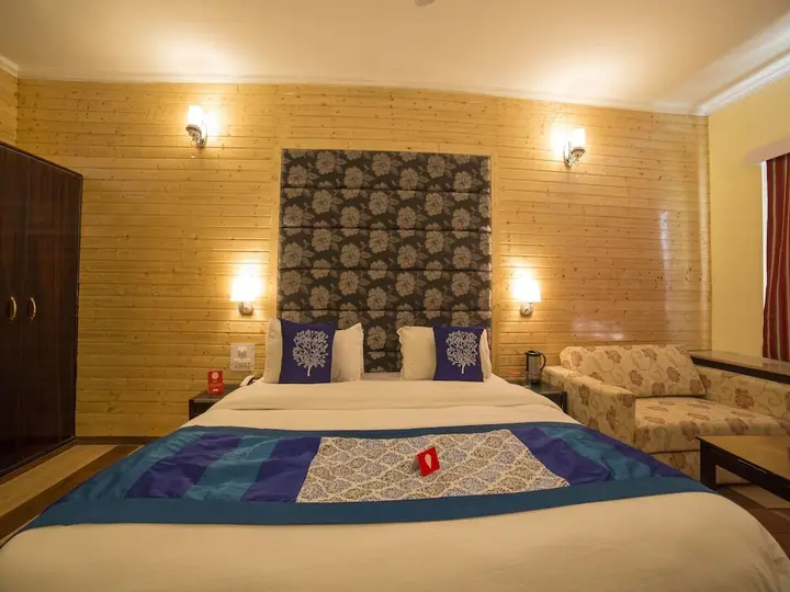 Шринагар: OYO 5174 Hotel Pamposh
