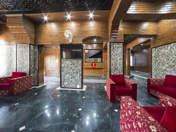 Шринагар: OYO 5174 Hotel Pamposh