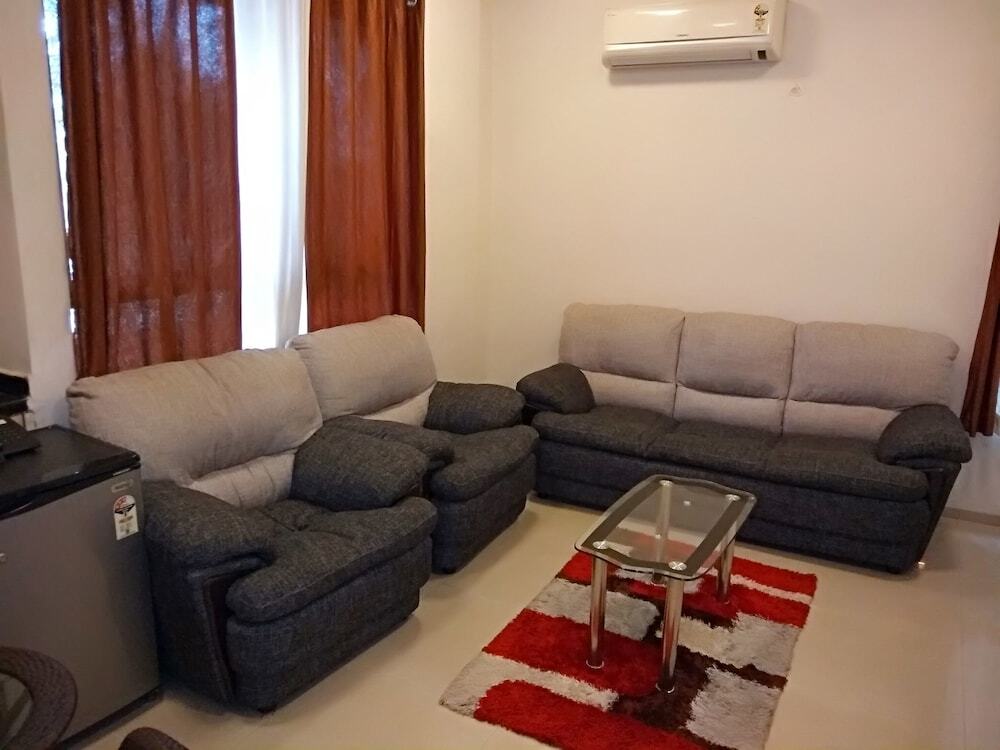Вани: Radhika Inn (All Suite Hotel)
