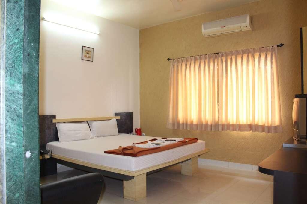 Нашик: Hotel Cool Palace