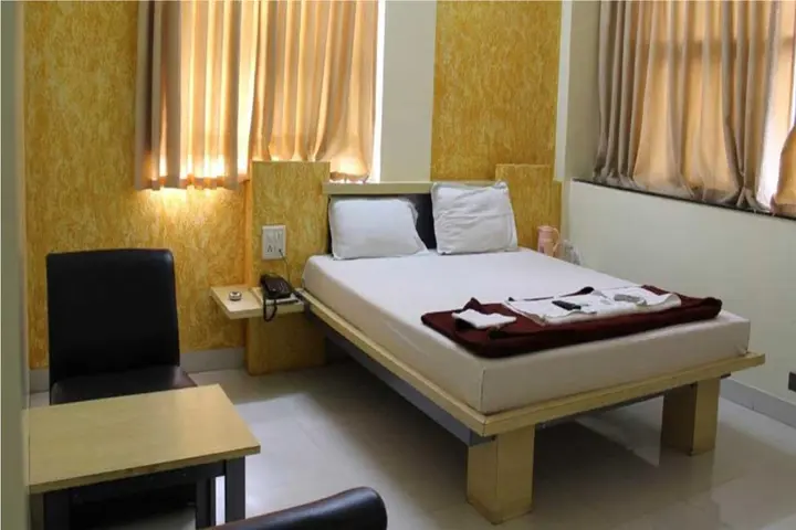 Нашик: Hotel Cool Palace