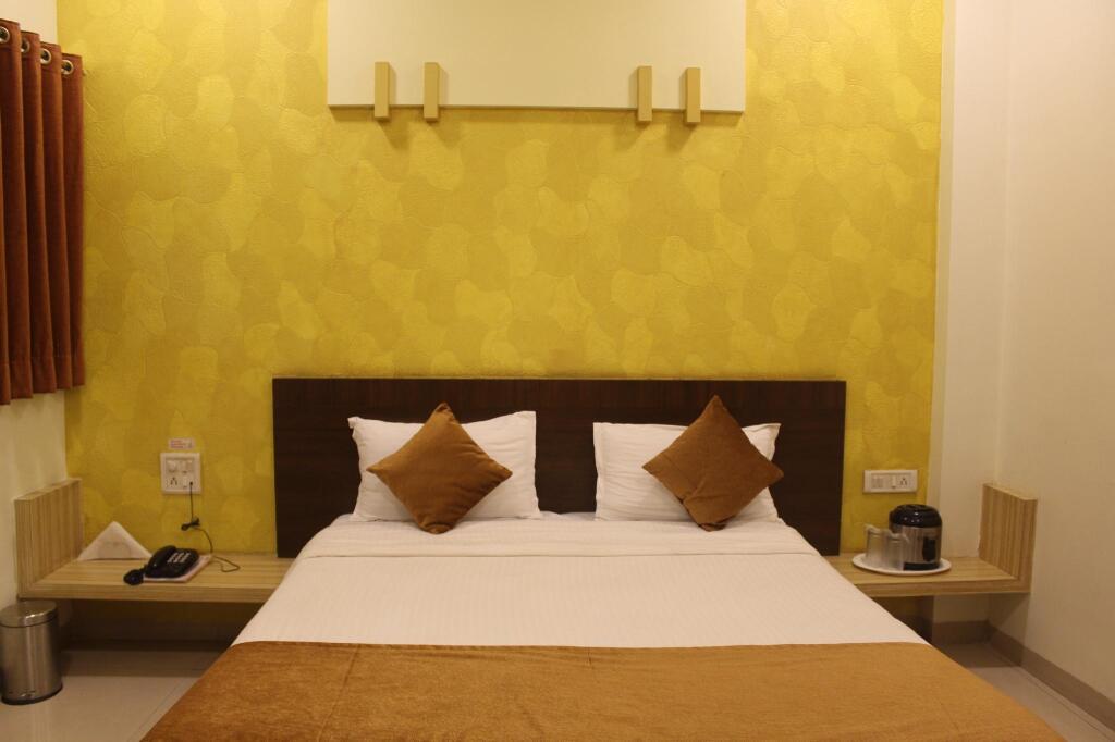 Нашик: Hotel Cool Palace